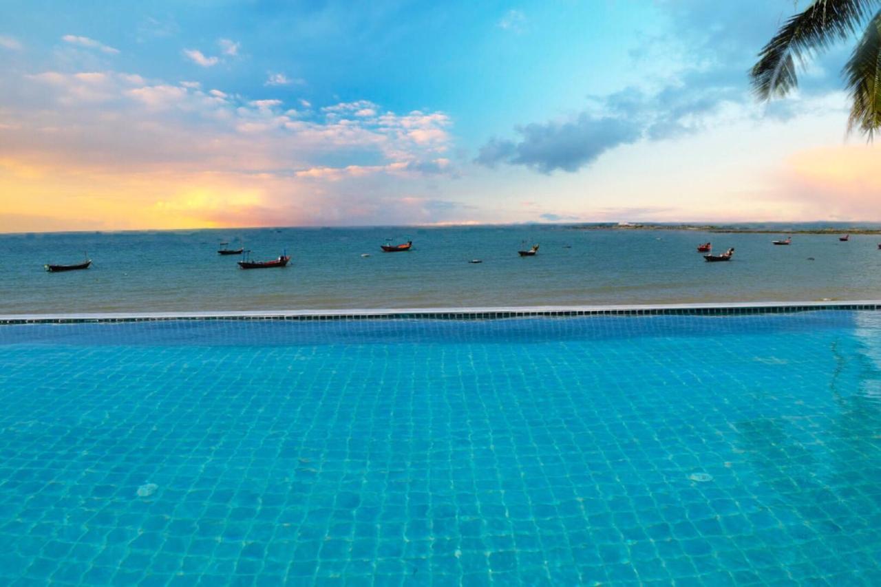 Royal Phala Cliff Beach Resort Ban Chang  Bagian luar foto