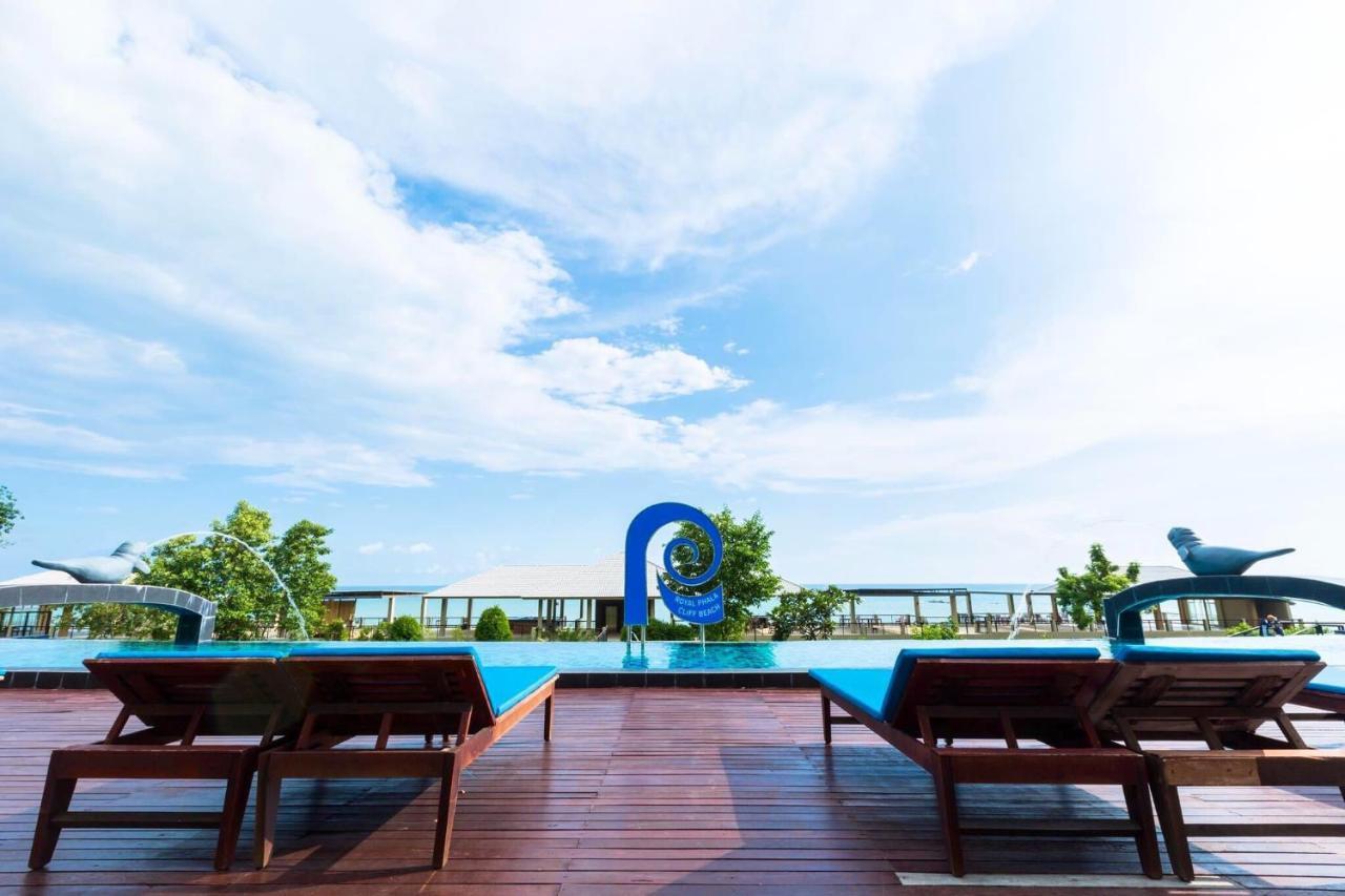 Royal Phala Cliff Beach Resort Ban Chang  Bagian luar foto
