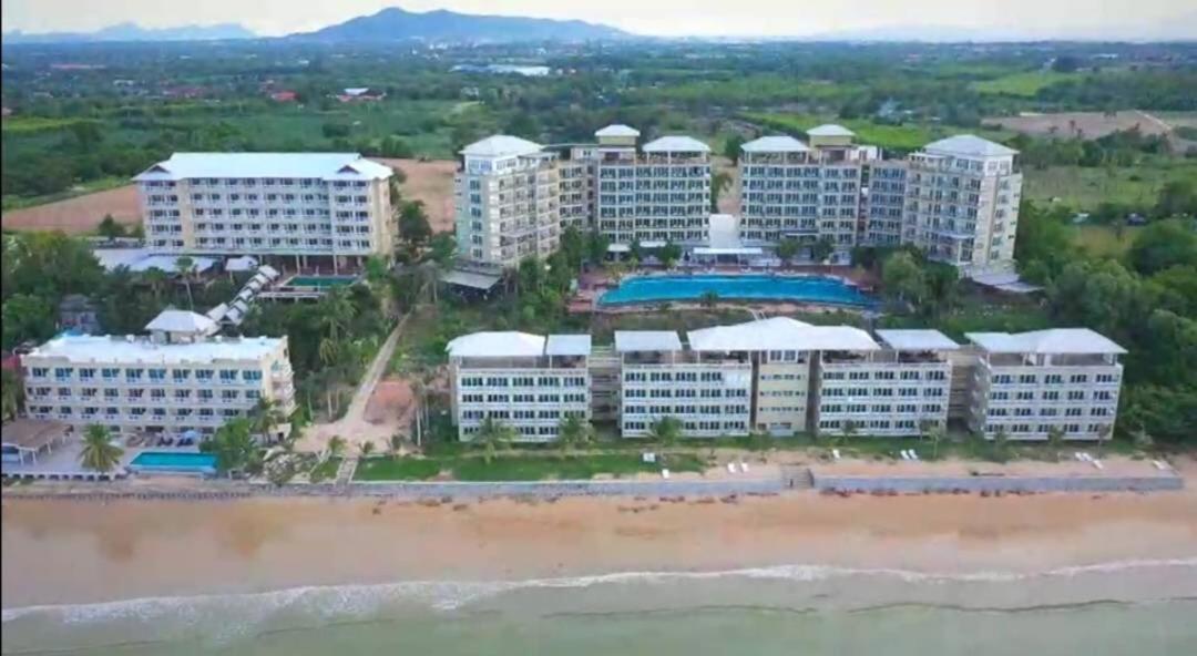 Royal Phala Cliff Beach Resort Ban Chang  Bagian luar foto