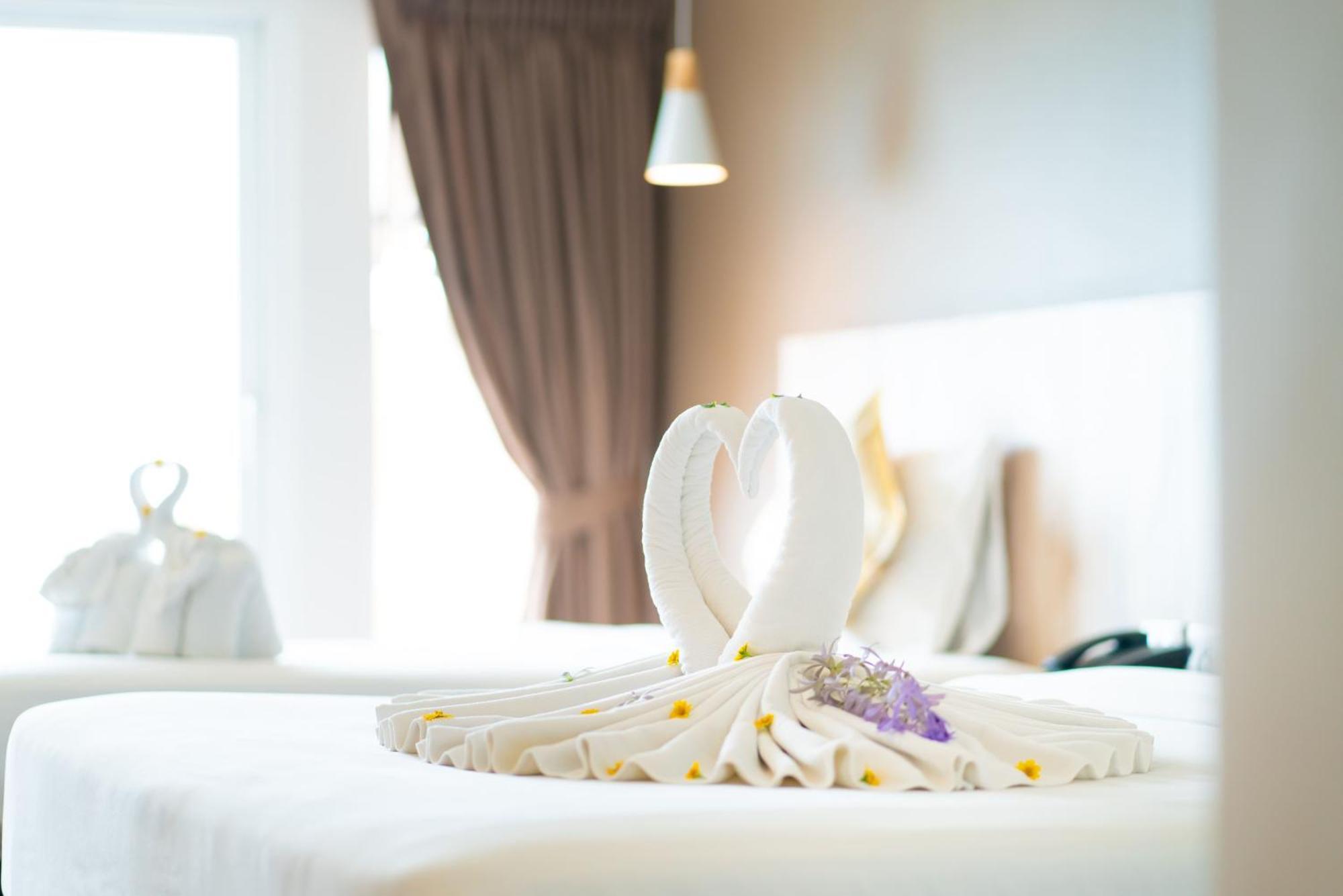 Royal Phala Cliff Beach Resort Ban Chang  Bagian luar foto