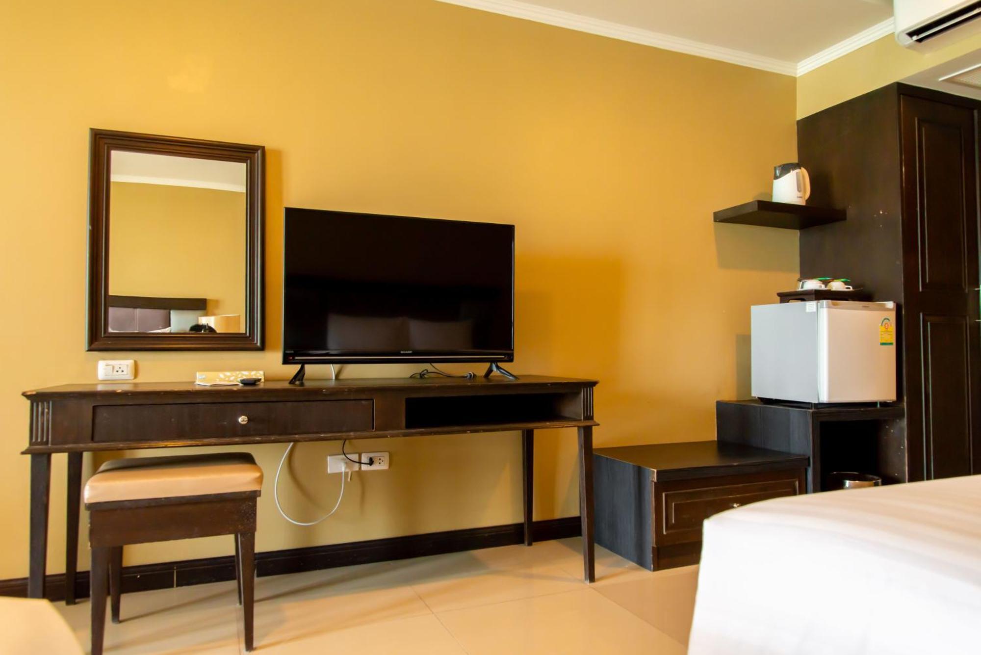 Royal Phala Cliff Beach Resort Ban Chang  Bagian luar foto