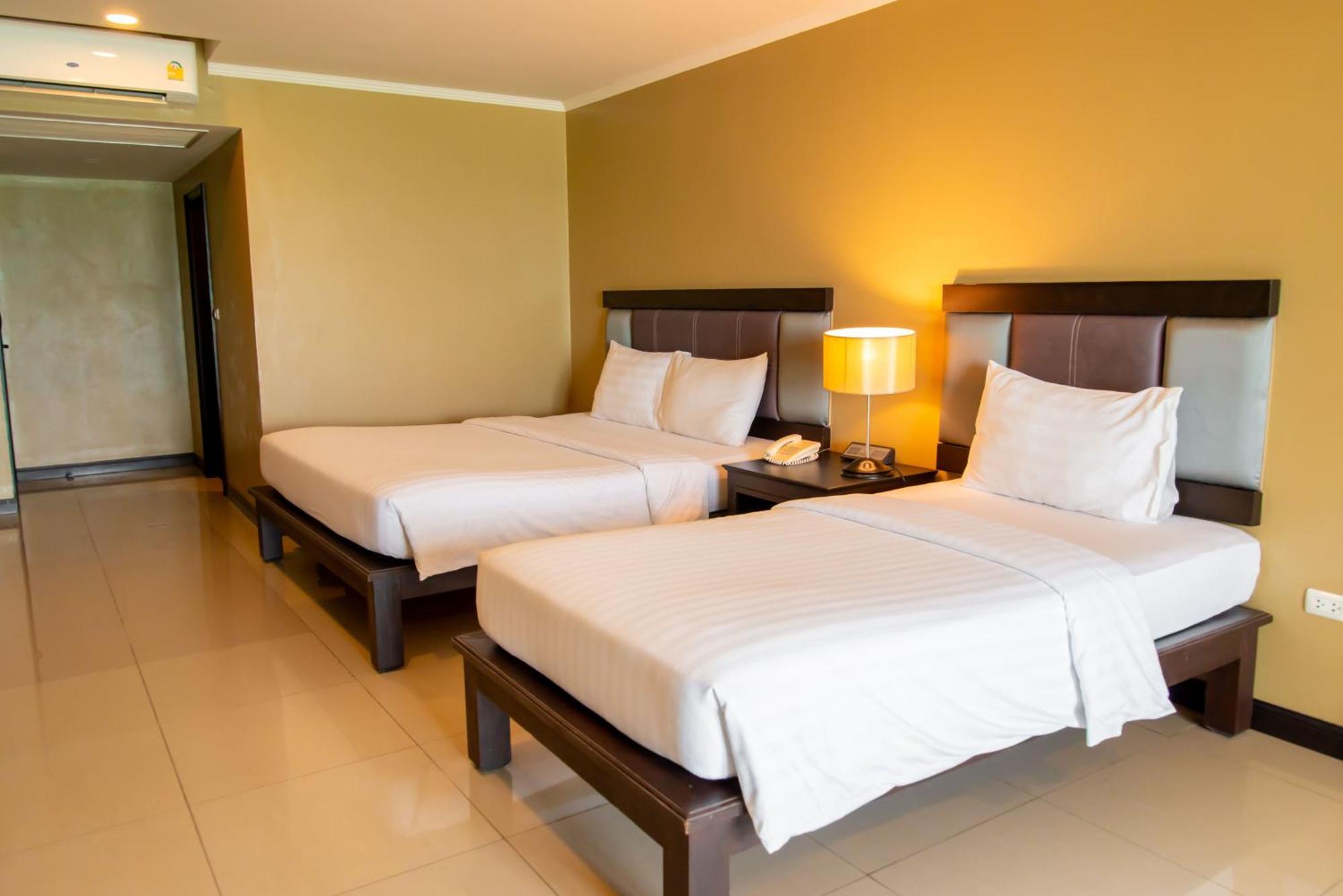 Royal Phala Cliff Beach Resort Ban Chang  Bagian luar foto