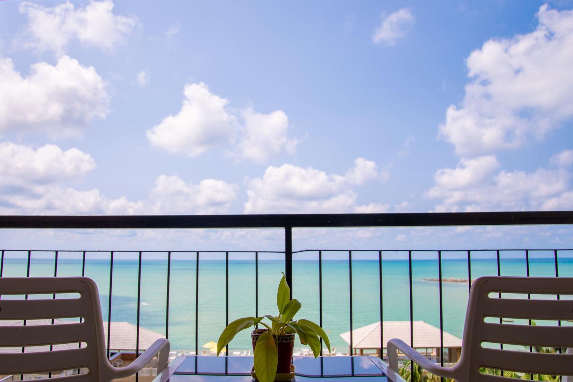Royal Phala Cliff Beach Resort Ban Chang  Bagian luar foto